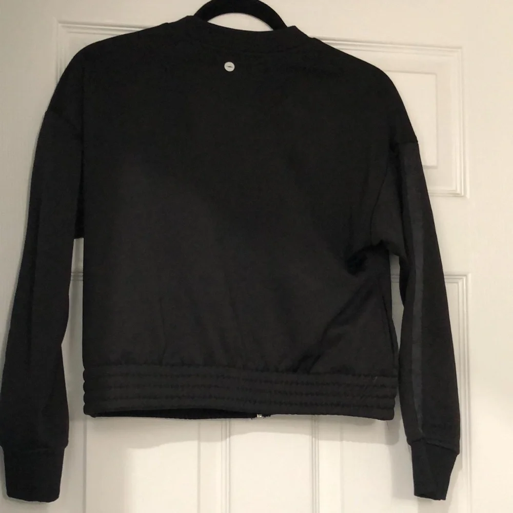 Cropped Athlectic Zip Up Jacket Size Small - Picture 7 of 8